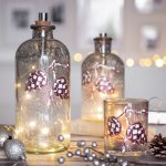Bottiglia con pigne e LED