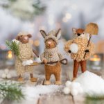 Hase mit Schneeschaufel