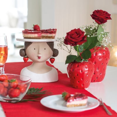 Cake plate lady strawberry