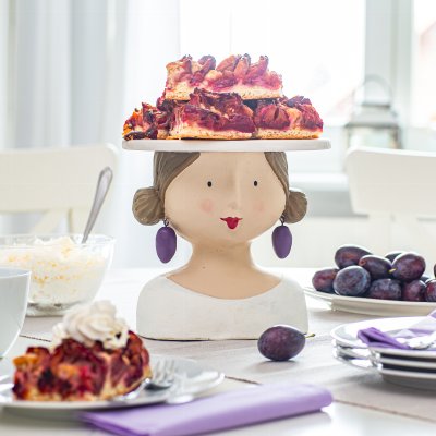 Cake plate lady plum