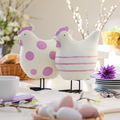 Poulet blanc avec des points violet