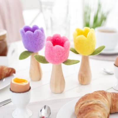 Tulpe auf Holzfuß gelb