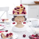 Plat à gateau tête lady cerise
